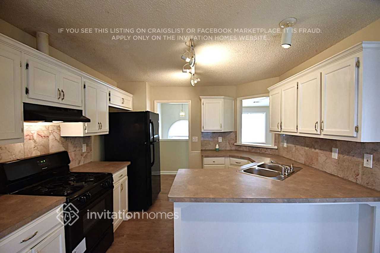 2860 Brookton Ln - Photo 4 of 16
