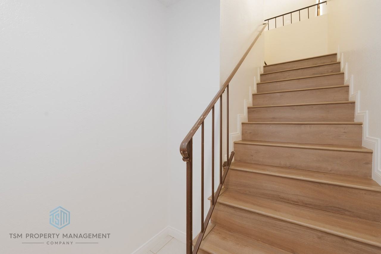 8407 Spring Desert Pl #E - Photo 4 of 23