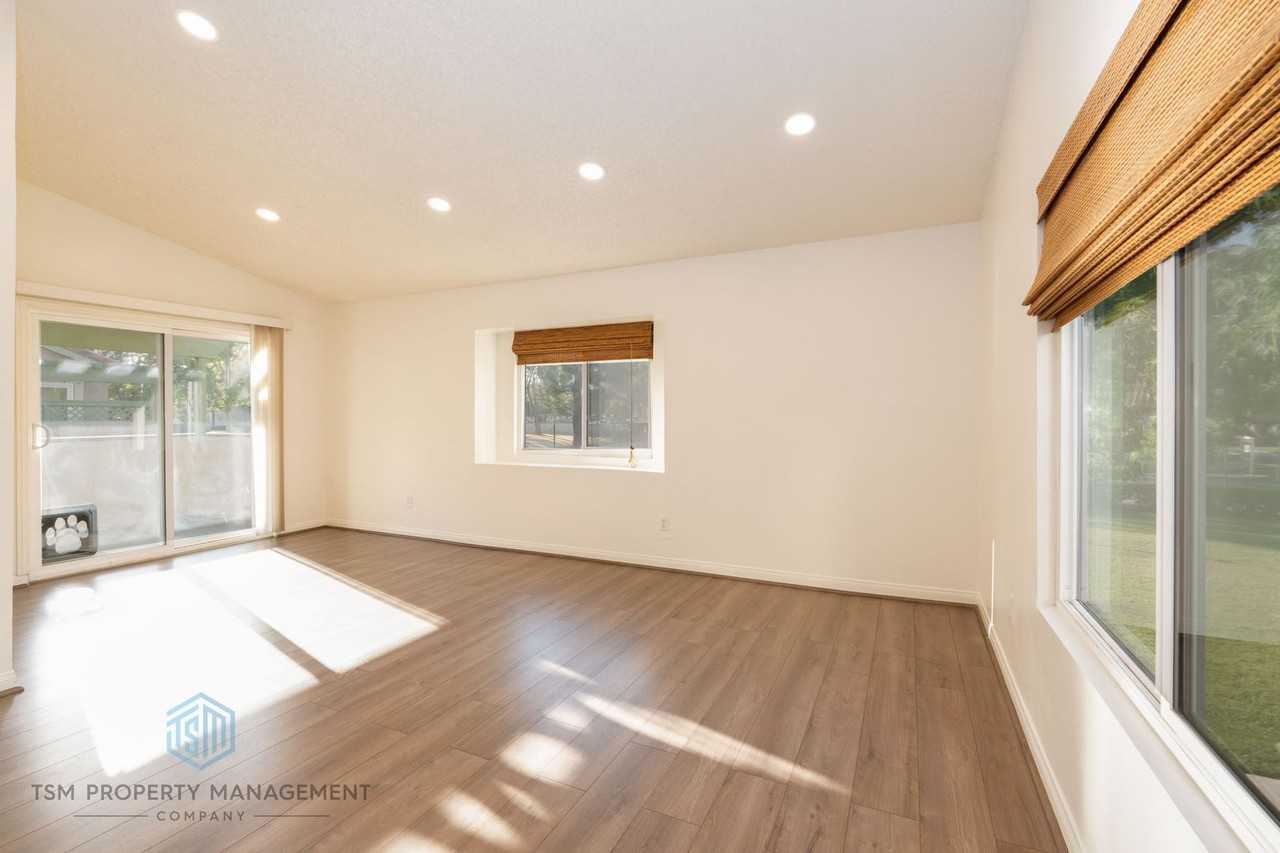 8407 Spring Desert Pl #E - Photo 5 of 23