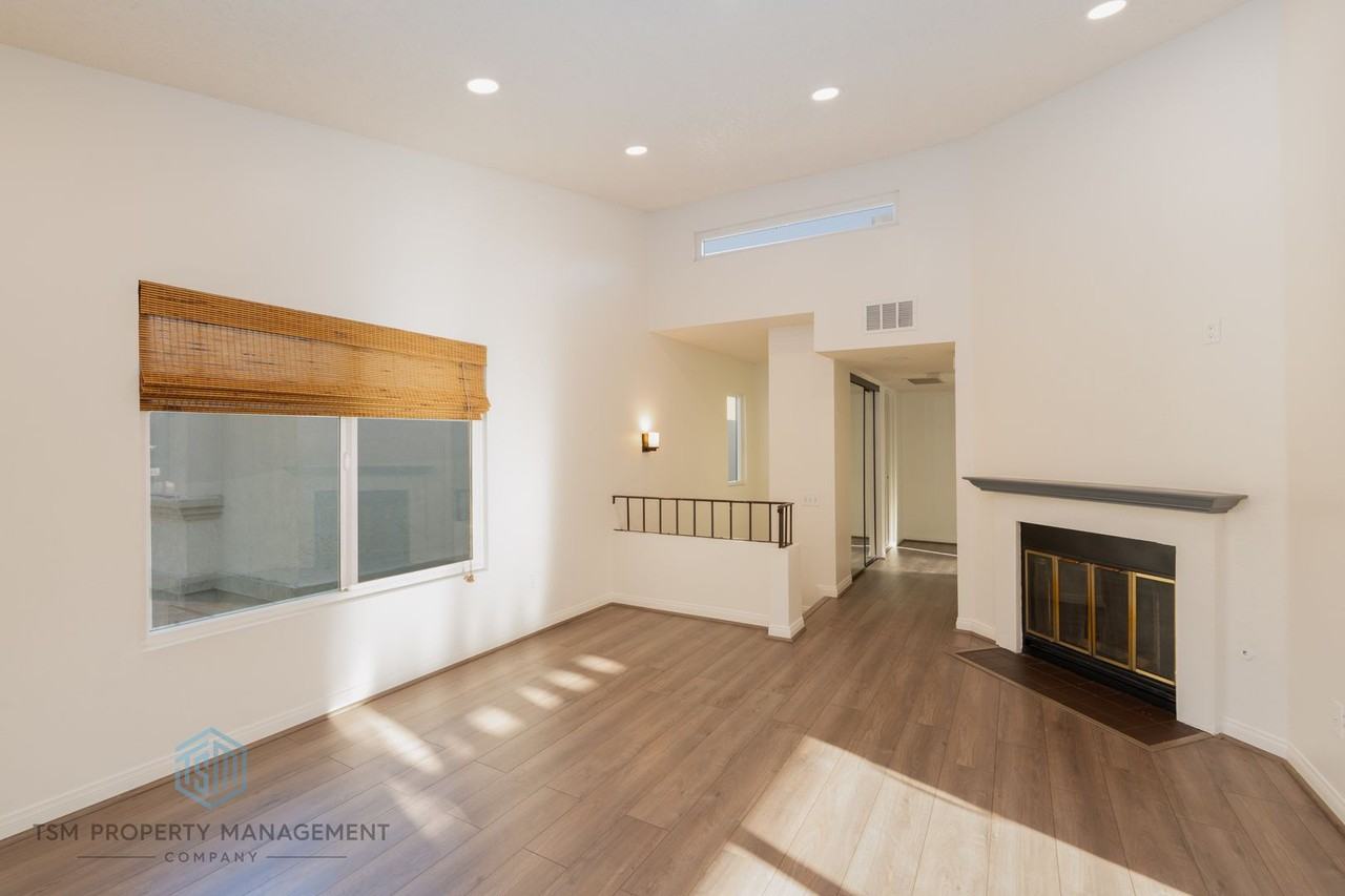 8407 Spring Desert Pl #E - Photo 7 of 23