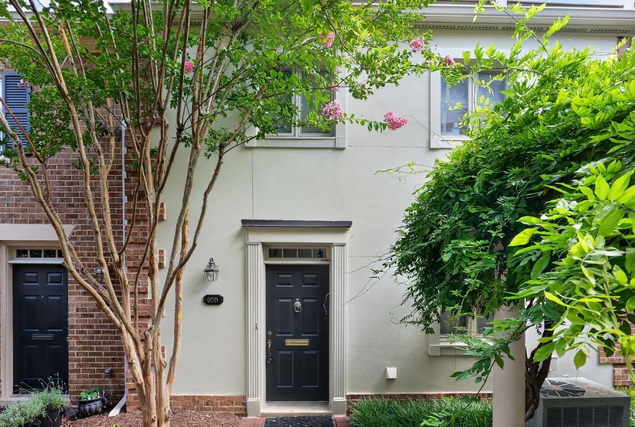 955 N Pitt St - Photo 2 of 21