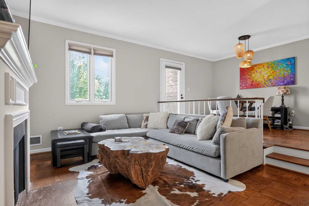 955 N Pitt St - Photo 5 of 21