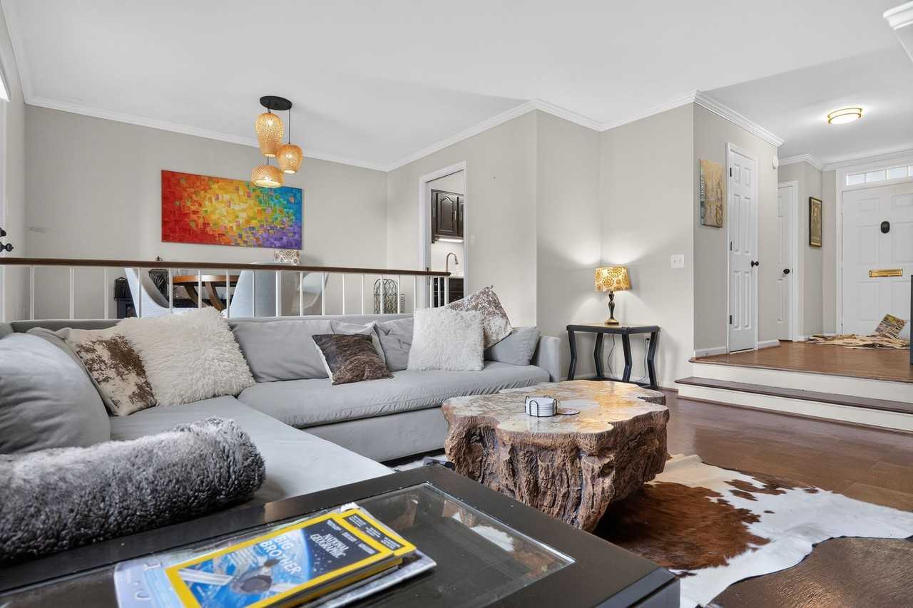 955 N Pitt St - Photo 7 of 21