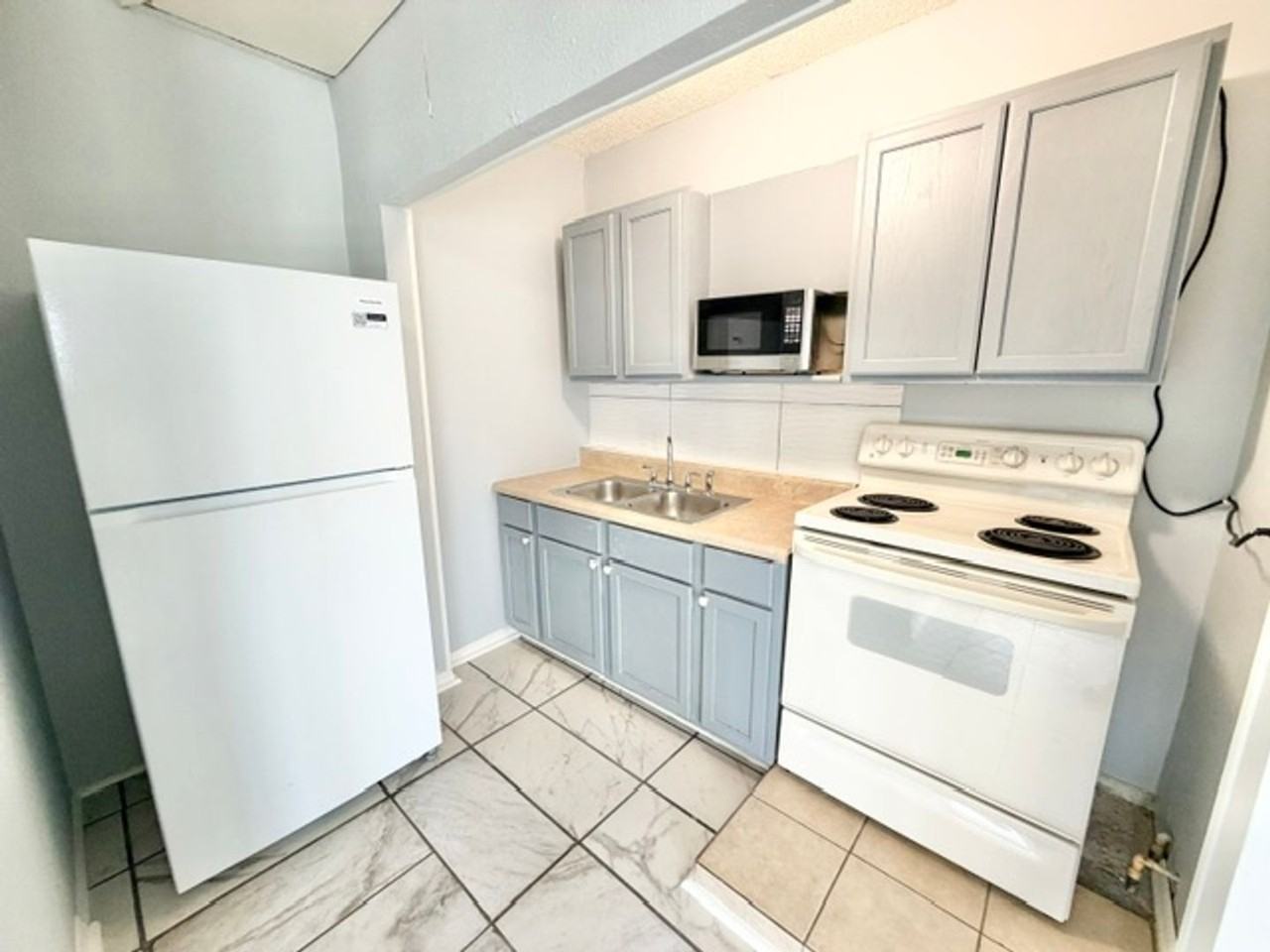 1084 Shepherd Ave - Photo 2 of 7