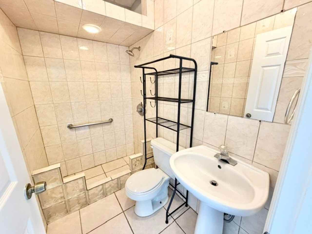 1084 Shepherd Ave - Photo 5 of 7