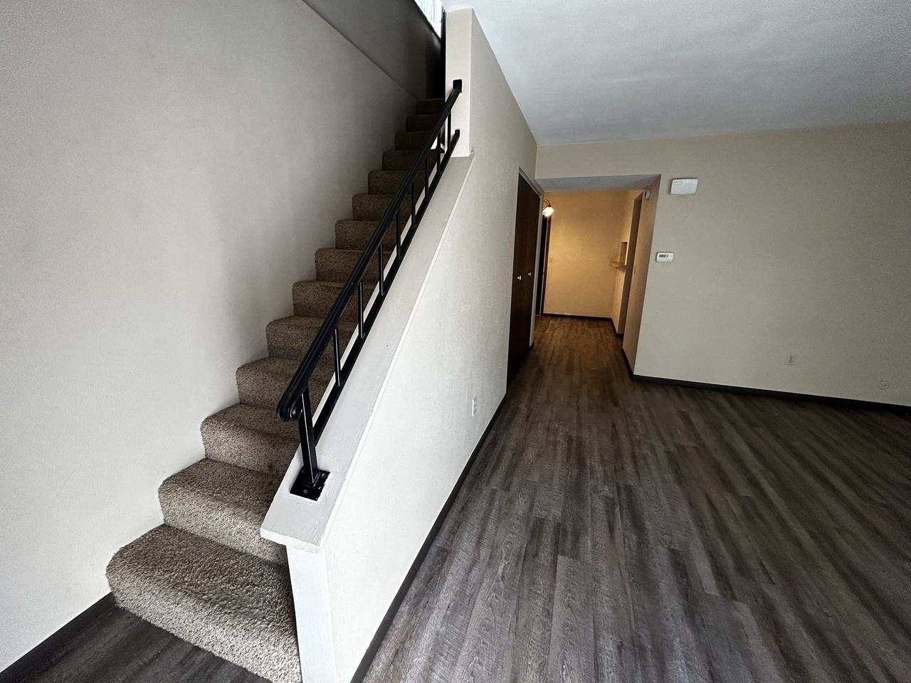 3440 West Richwoods Boulevard - Photo 3 of 14
