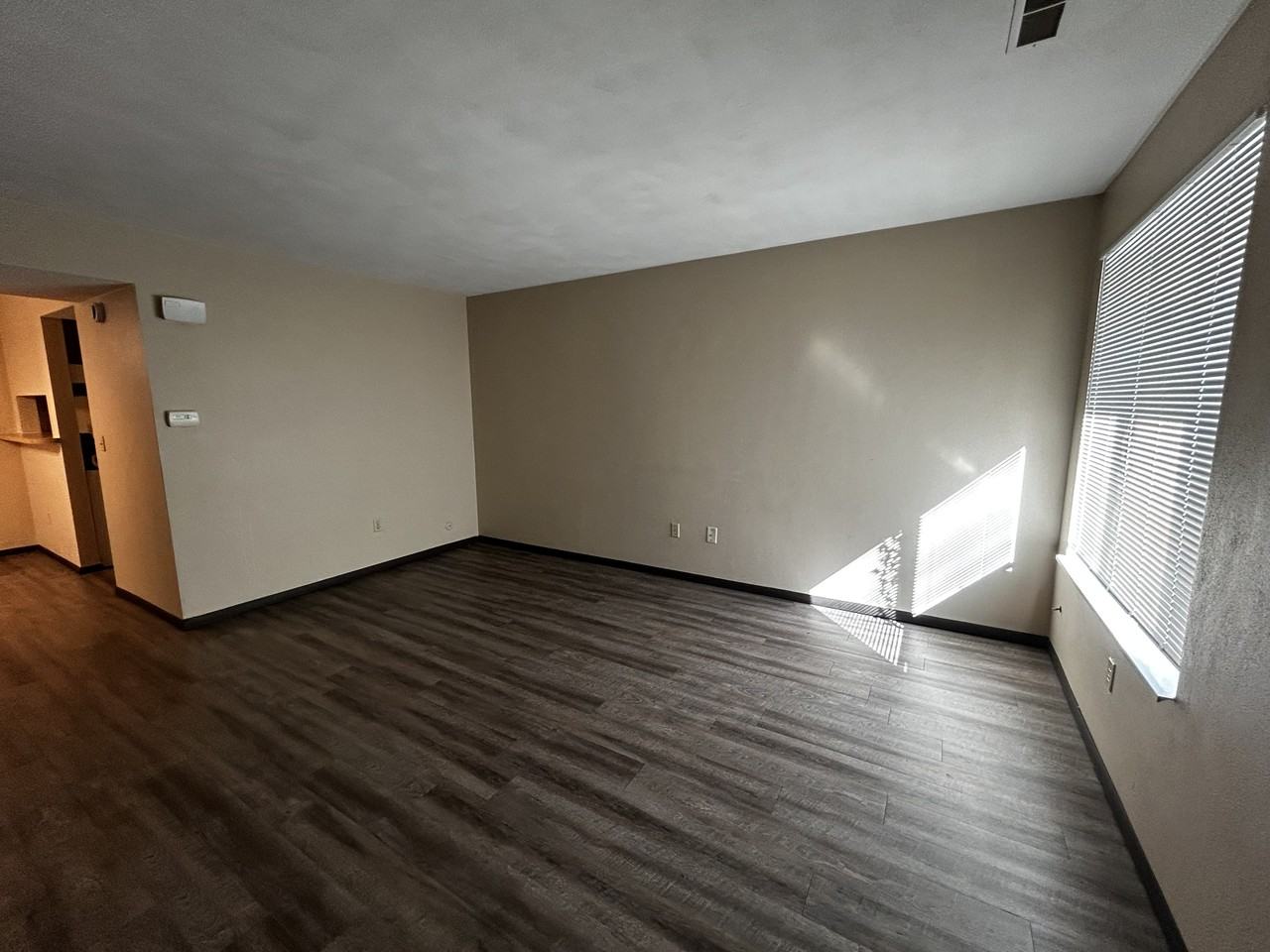 3440 West Richwoods Boulevard - Photo 4 of 14