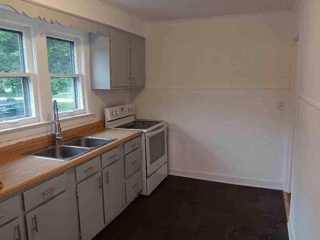 14440 Kolmar Avenue - Photo 6 of 24