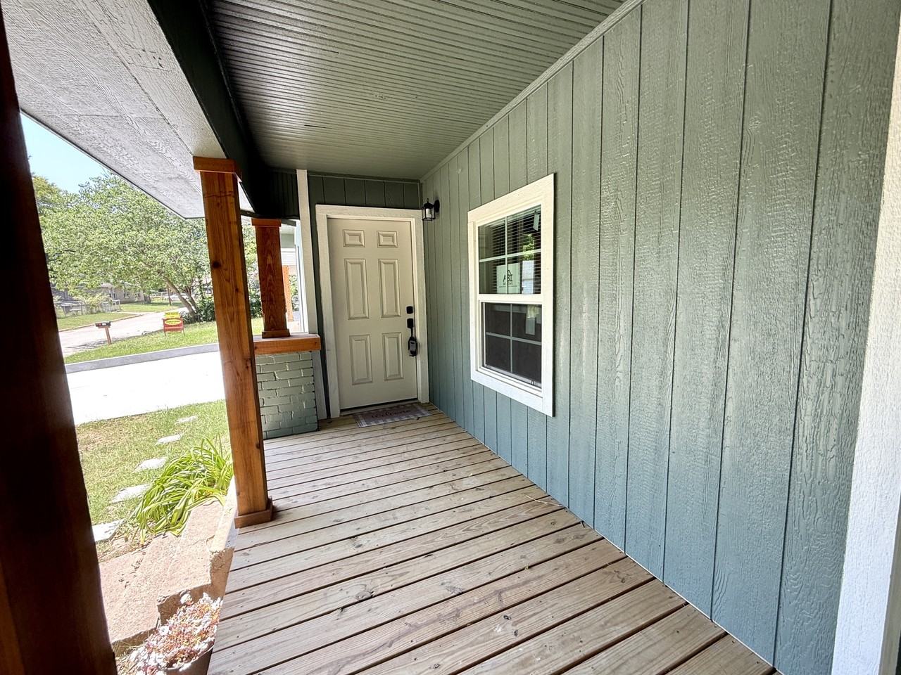 723 Roff St #1 - Photo 2 of 32