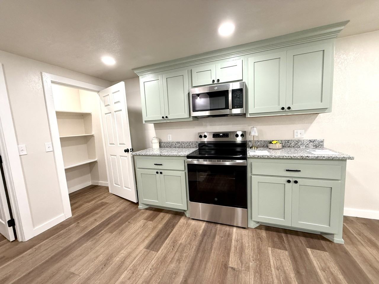 723 Roff St #1 - Photo 3 of 32