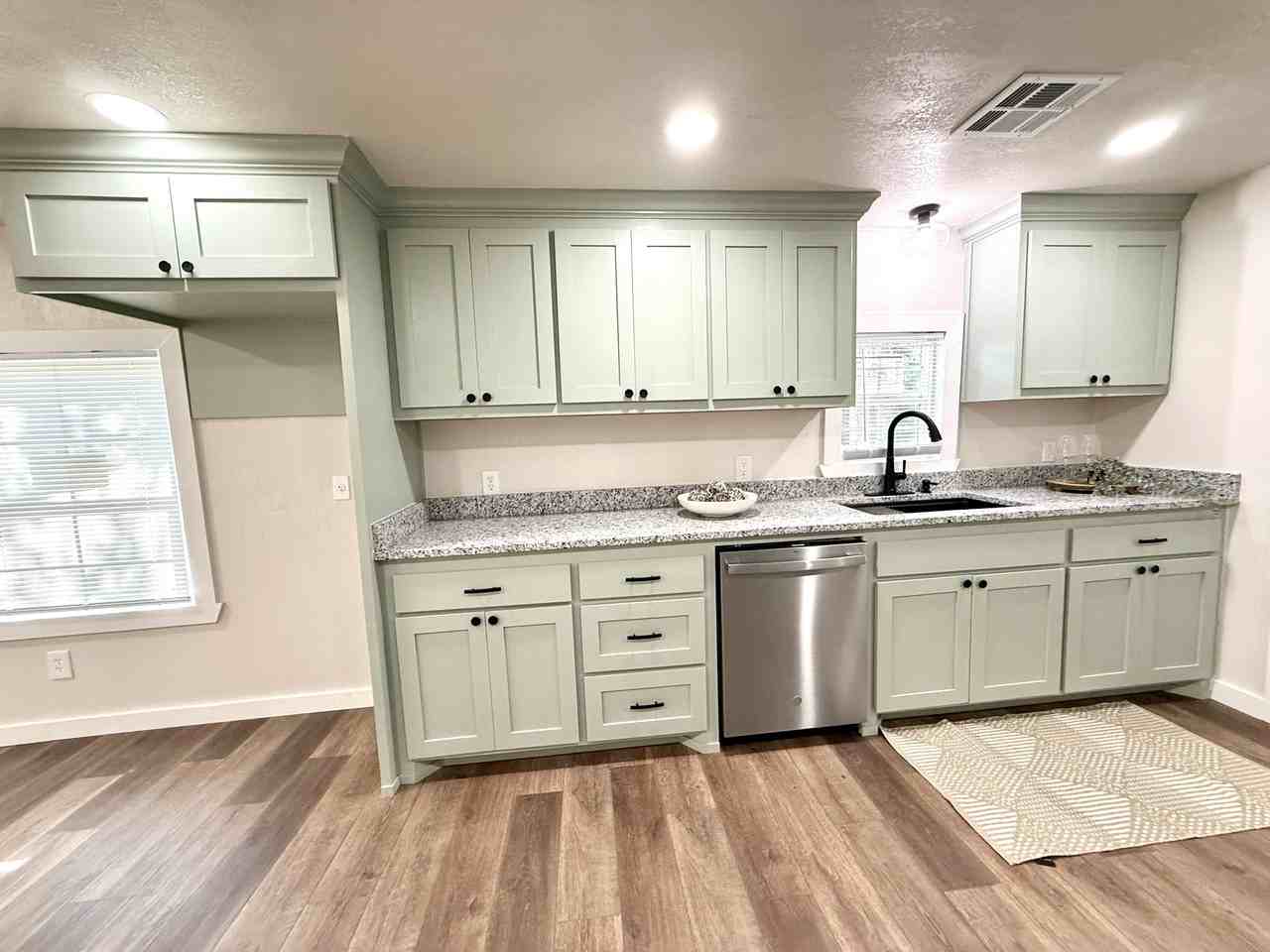 723 Roff St #1 - Photo 4 of 32