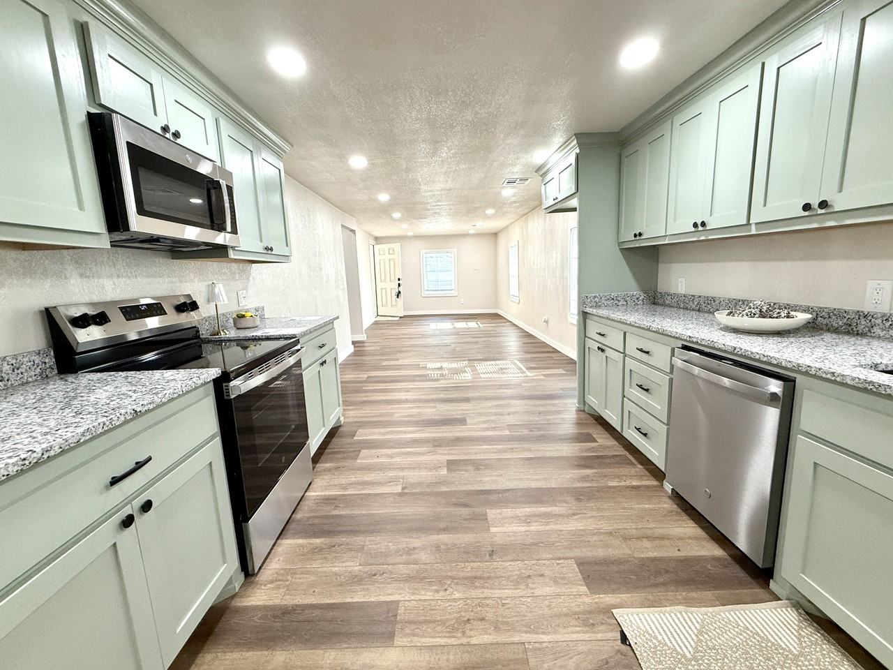 723 Roff St #1 - Photo 5 of 32
