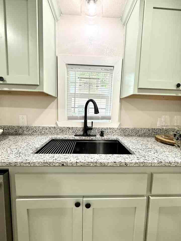 723 Roff St #1 - Photo 6 of 32