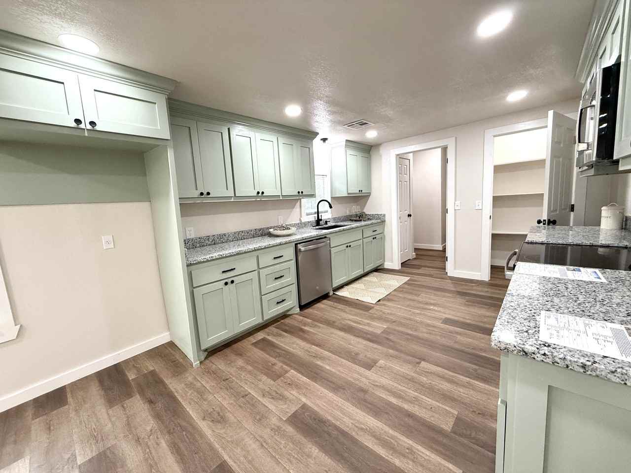 723 Roff St #1 - Photo 7 of 32
