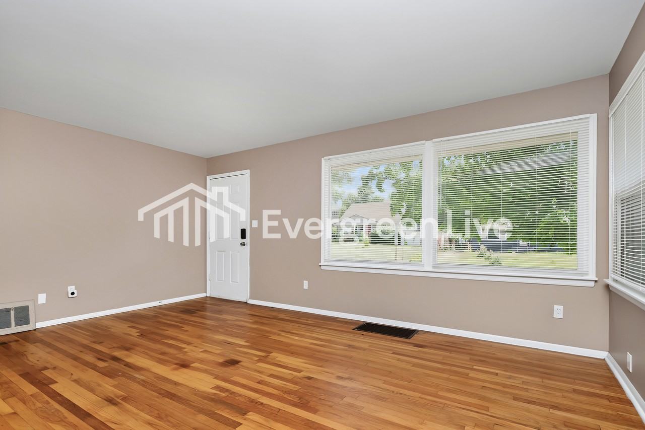 1603 Rangeley Ave - Photo 3 of 15