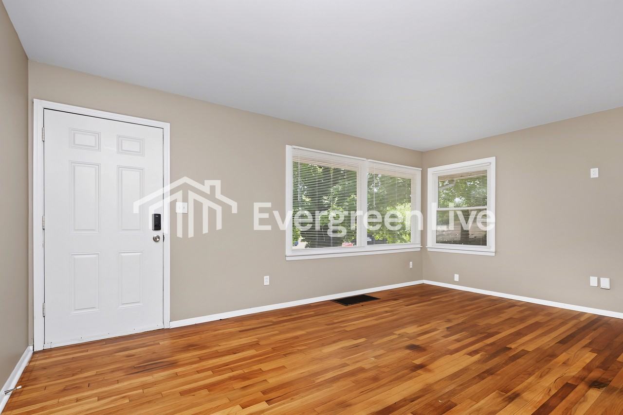 1603 Rangeley Ave - Photo 4 of 15