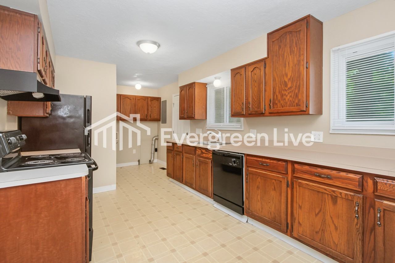 6632 W 13th St - Photo 4 of 15