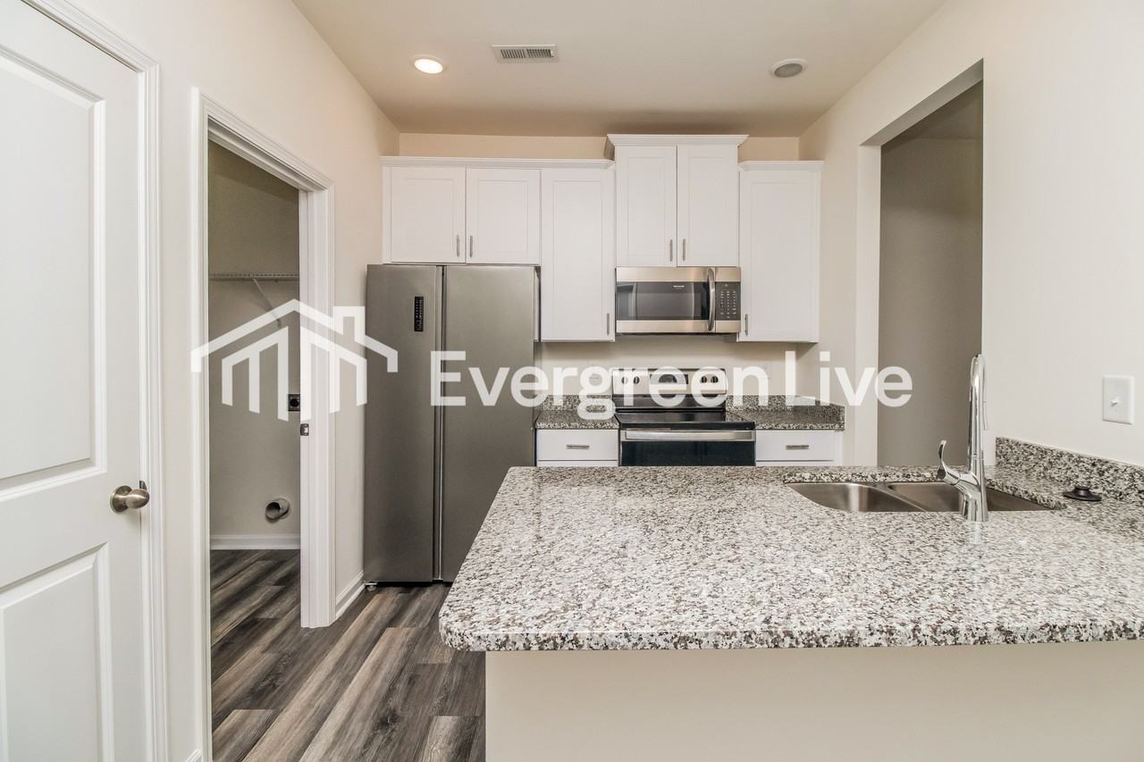 317 Wilson St - Photo 2 of 14