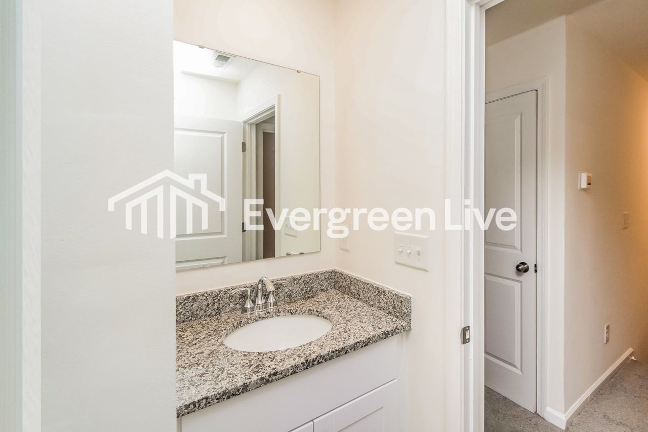 317 Wilson St - Photo 7 of 14