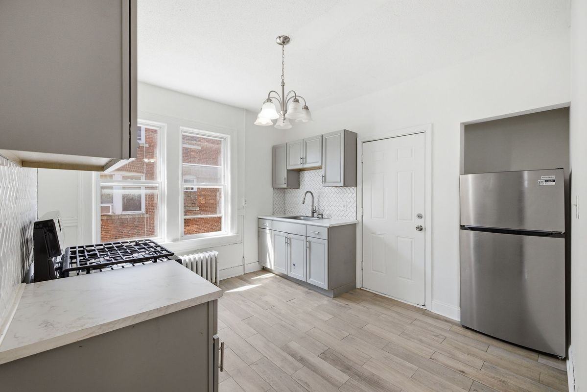 115 Baltimore St ##2 - Photo 3 of 4