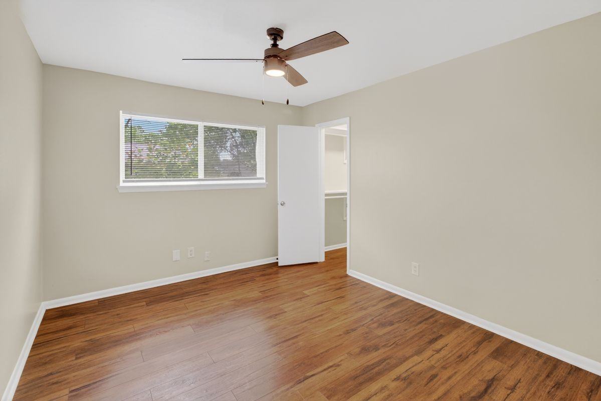 5502 Effingham Dr - Photo 4 of 32