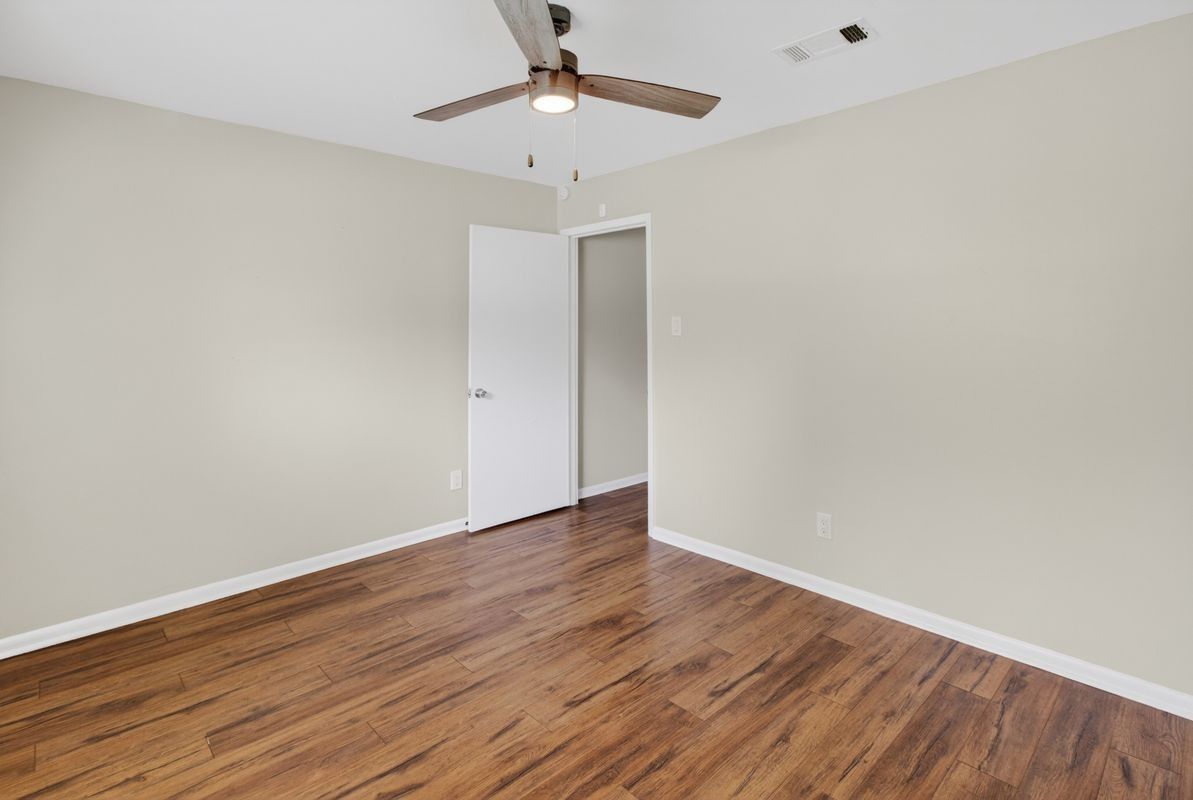 5502 Effingham Dr - Photo 5 of 32