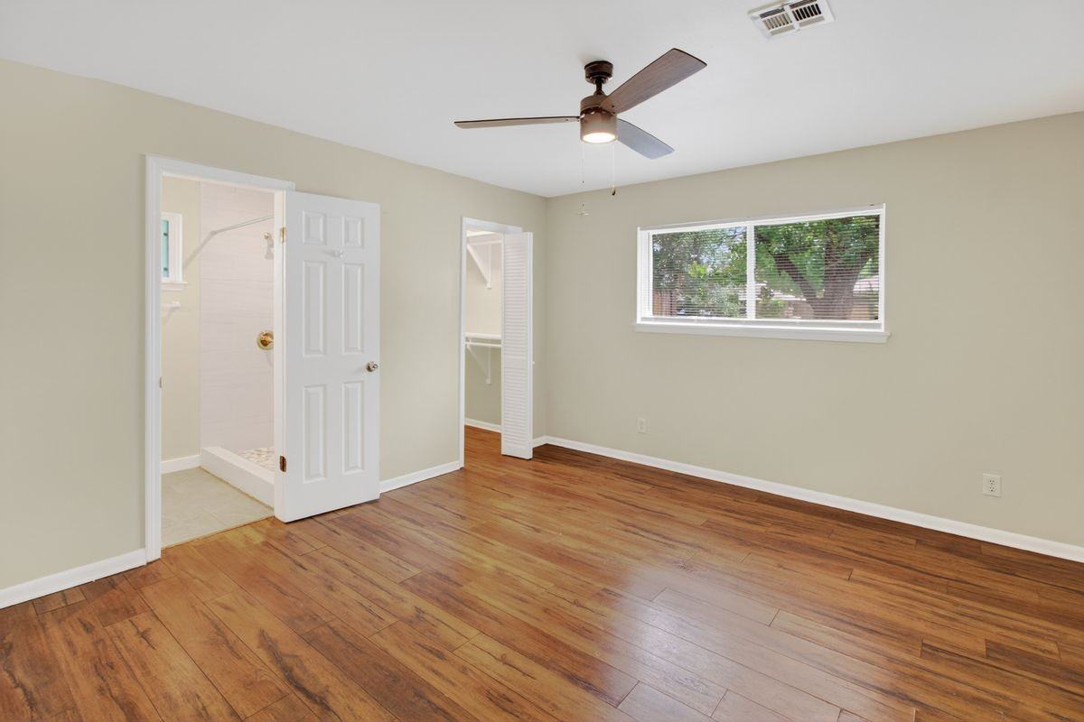 5502 Effingham Dr - Photo 6 of 32