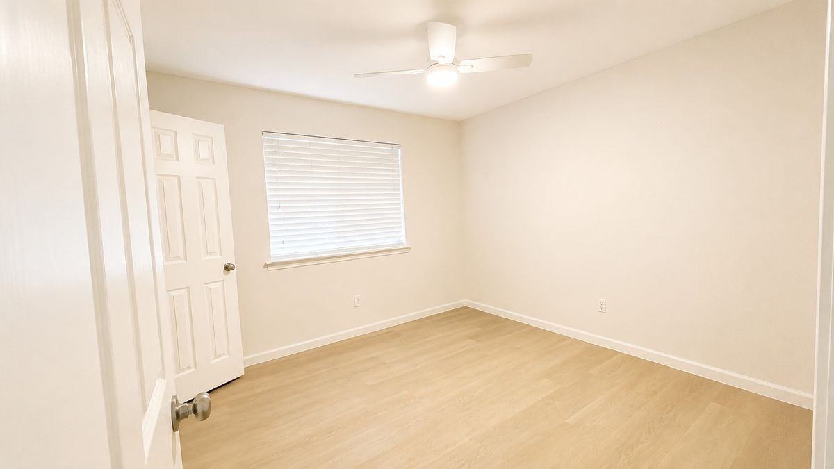 306 N Mount Rushmore Dr - Photo 3 of 19