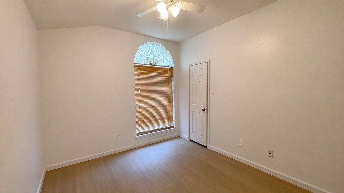 306 N Mount Rushmore Dr - Photo 5 of 19