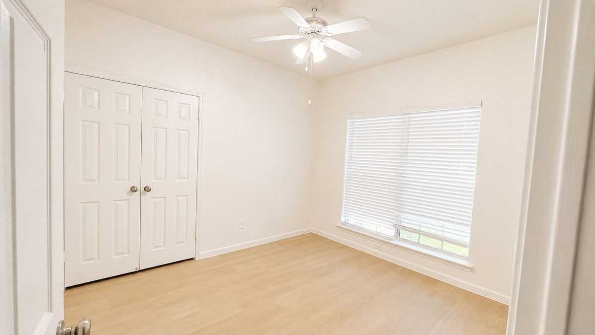 306 N Mount Rushmore Dr - Photo 6 of 19