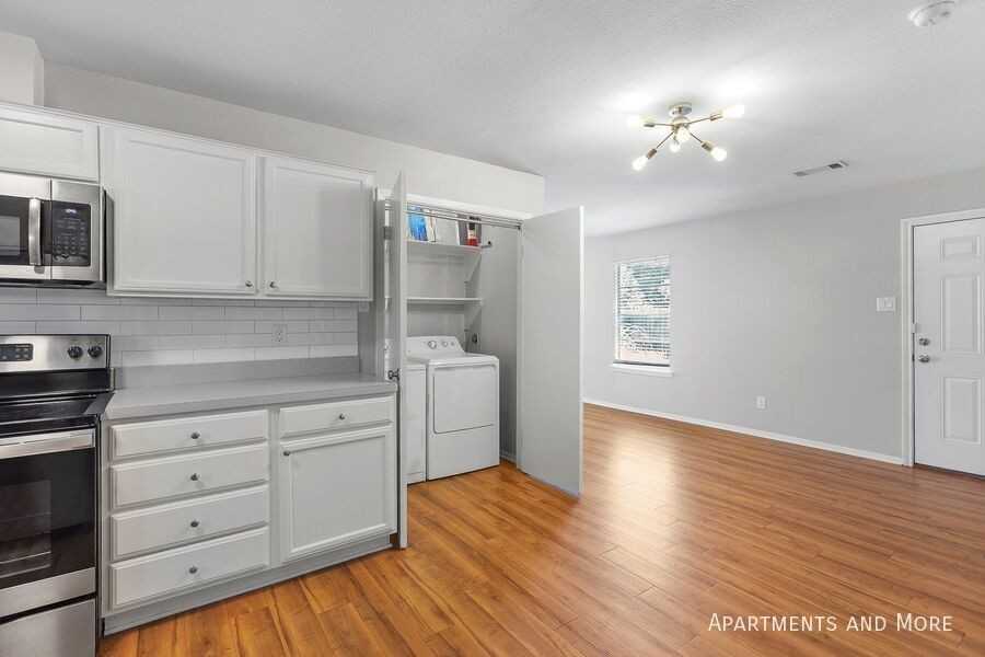 1208 Hillyer St - Photo 4 of 15