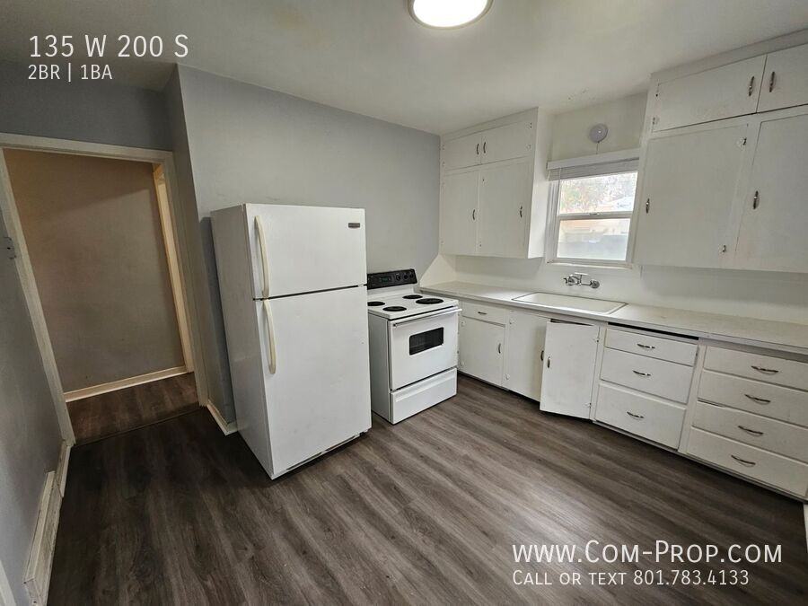 135 W 200 S - Photo 4 of 8