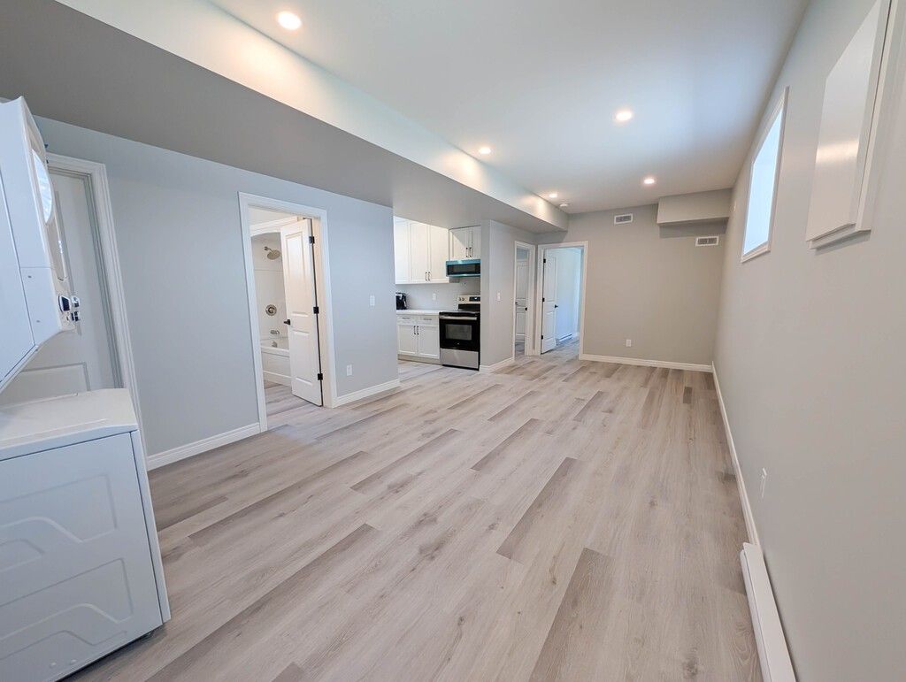 137 St George St - Photo 2 of 16