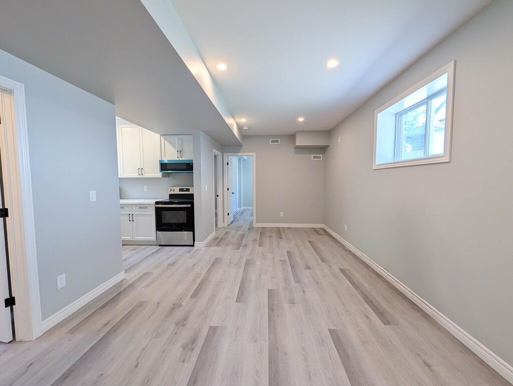 137 St George St - Photo 3 of 16