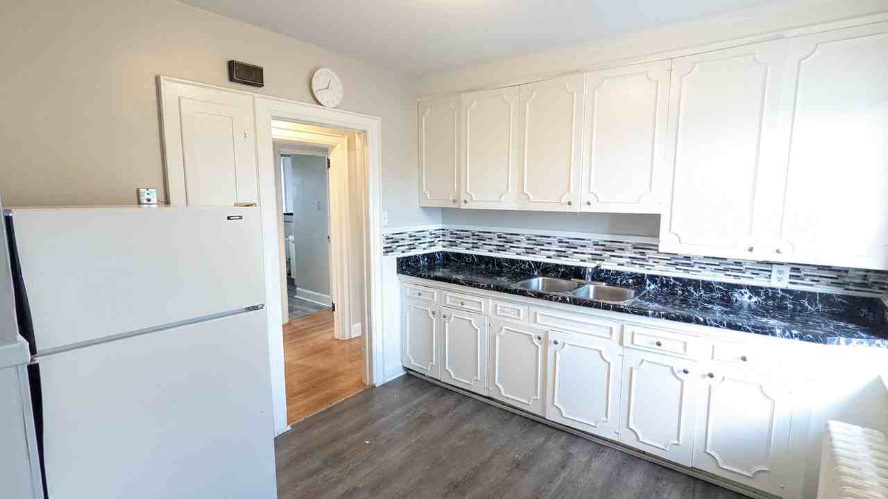 18 Spruce St - Photo 5 of 17