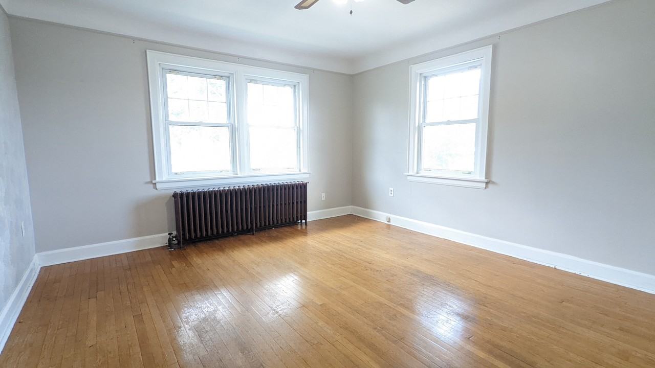 18 Spruce St - Photo 7 of 17