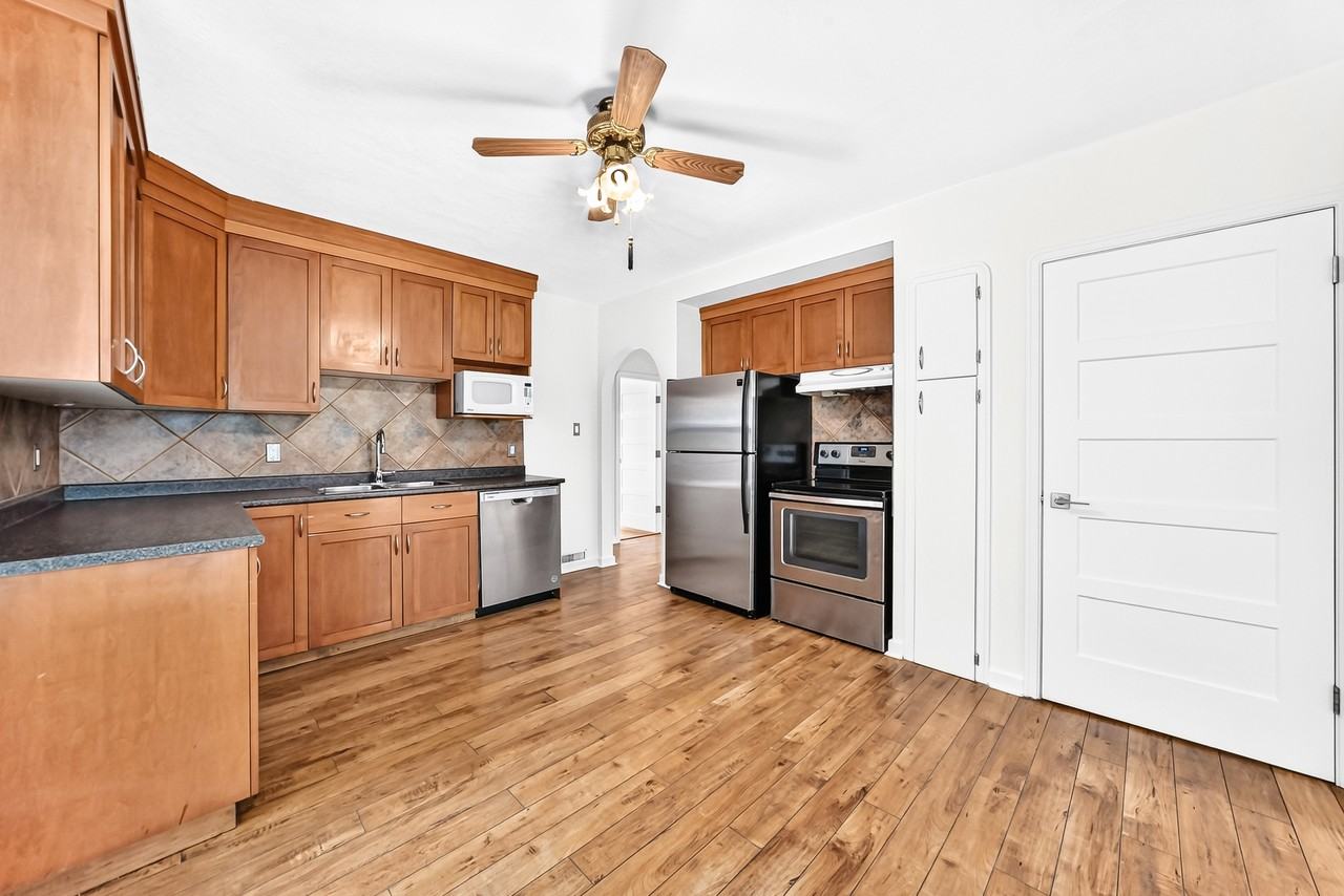 9830 78 Ave Nw - Photo 5 of 42