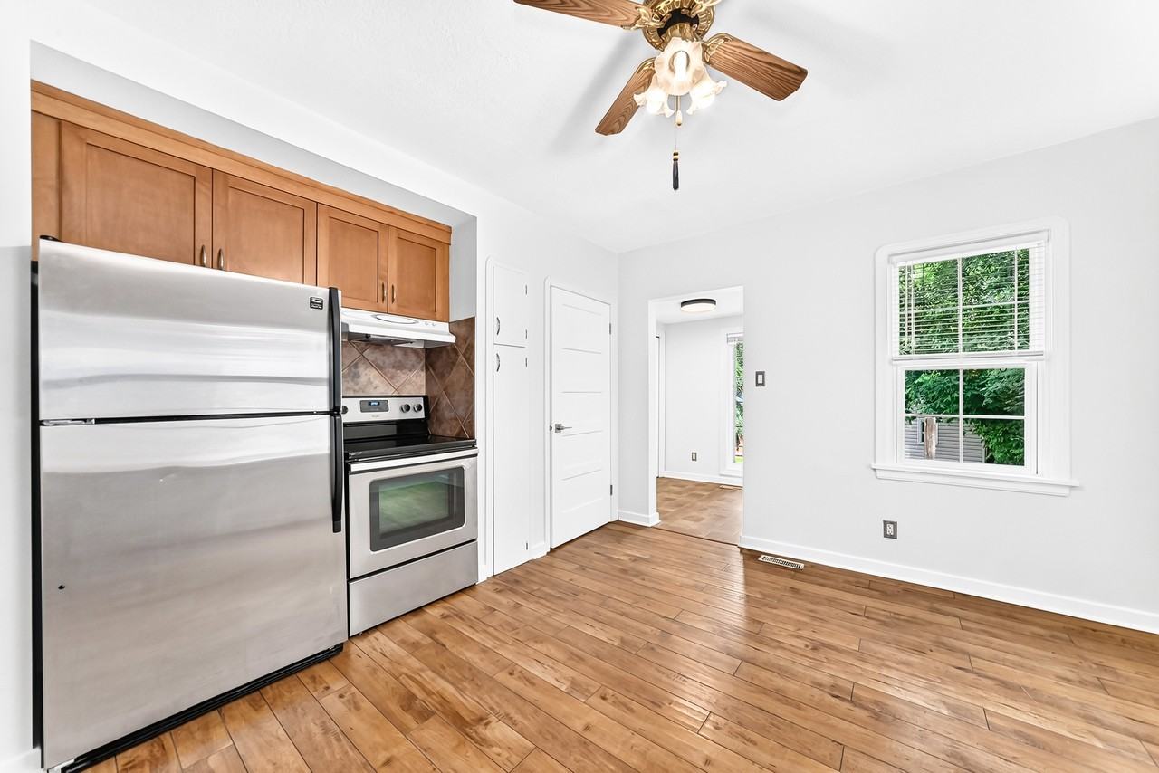 9830 78 Ave Nw - Photo 6 of 42