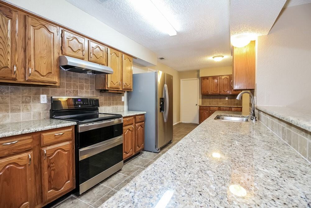 1037 Eagle Ct - Photo 5 of 16