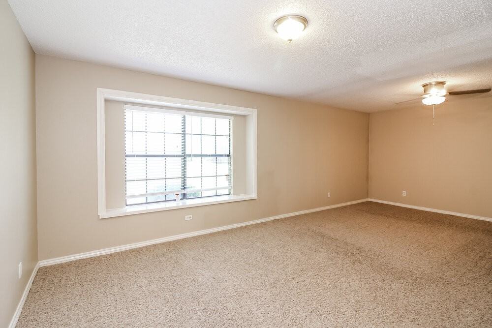 1037 Eagle Ct - Photo 6 of 16