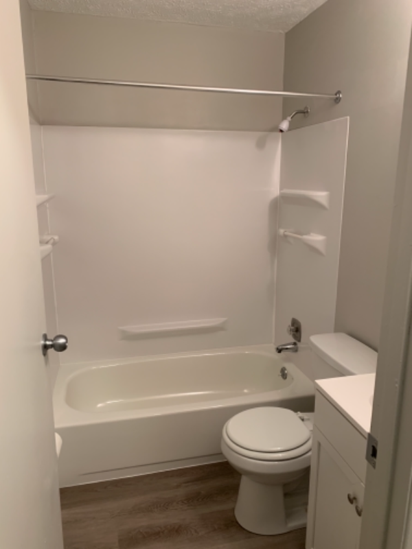5381 Southgate Blvd - Photo 5 of 8