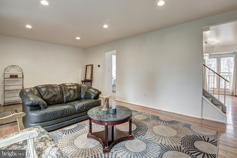 4700 Parkman Ct - Photo 6 of 26
