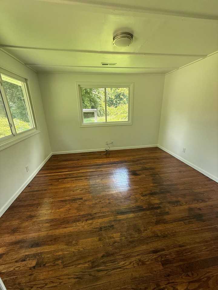 222 Fisk Ave - Photo 5 of 8