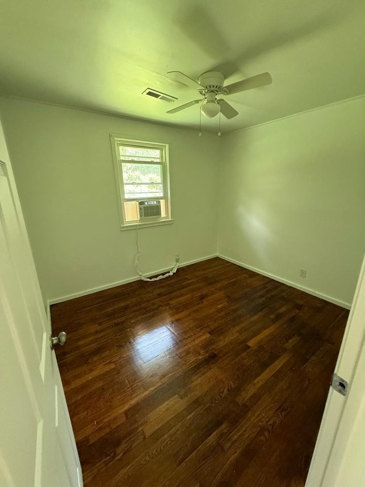 222 Fisk Ave - Photo 6 of 8