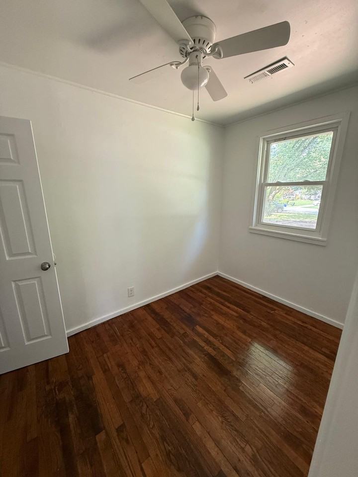 222 Fisk Ave - Photo 7 of 8