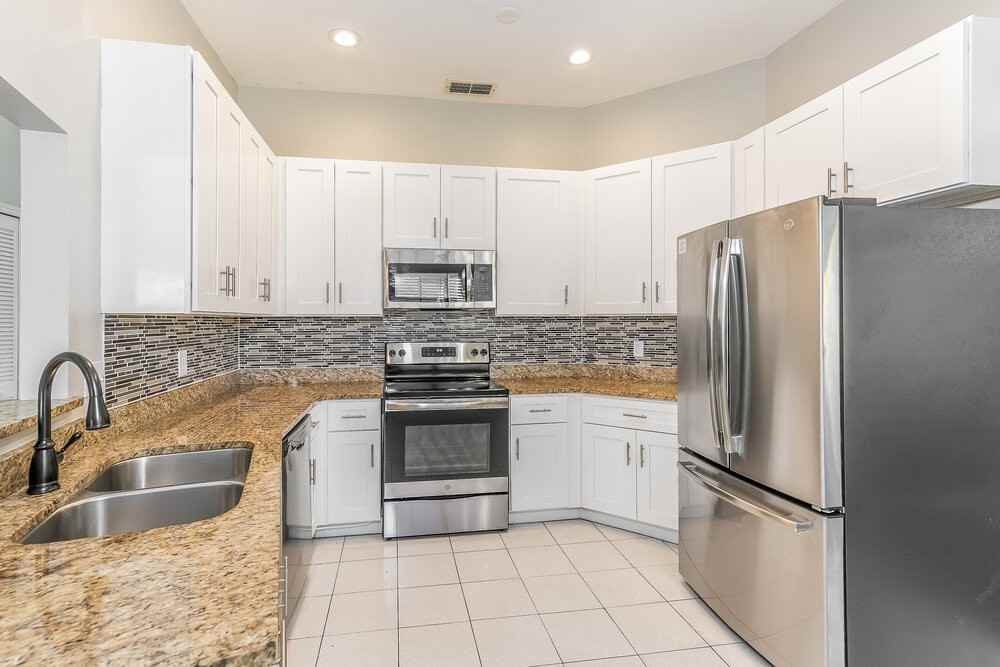 8728 Grandee Dr - Photo 5 of 15