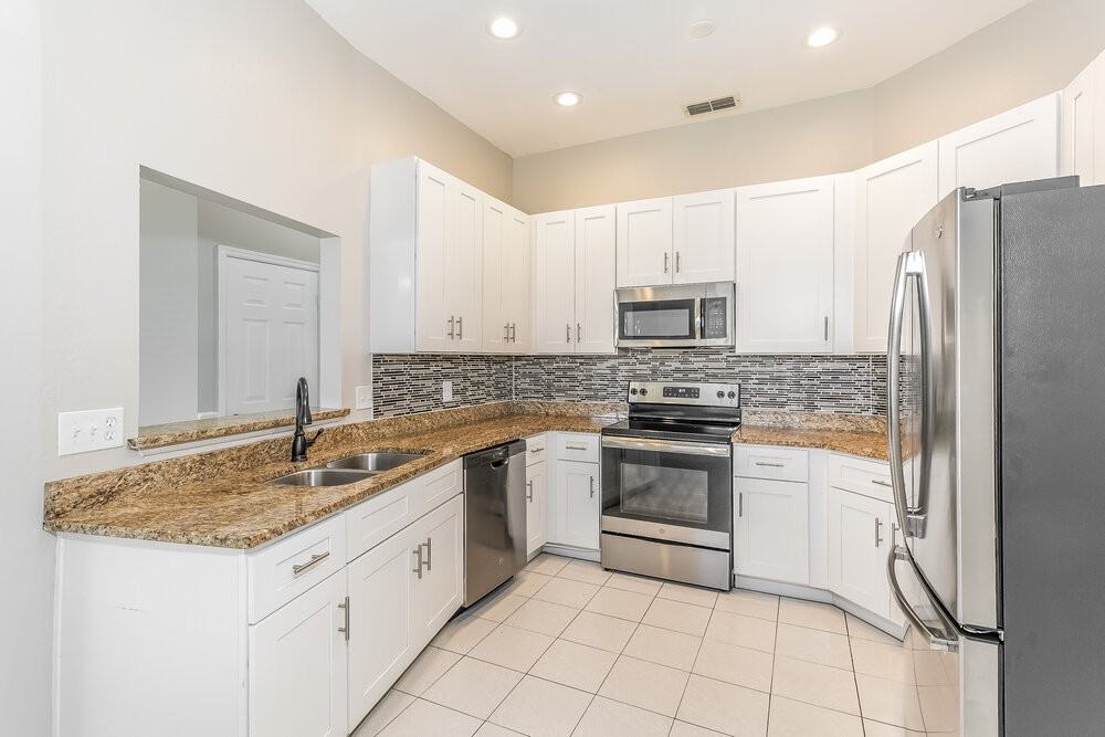 8728 Grandee Dr - Photo 6 of 15