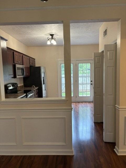 2023 Creekside Ct - Photo 4 of 12