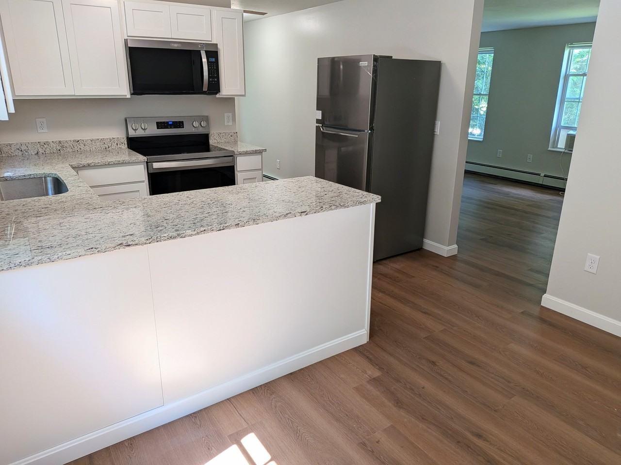 637 River Rd #B - Photo 3 of 20
