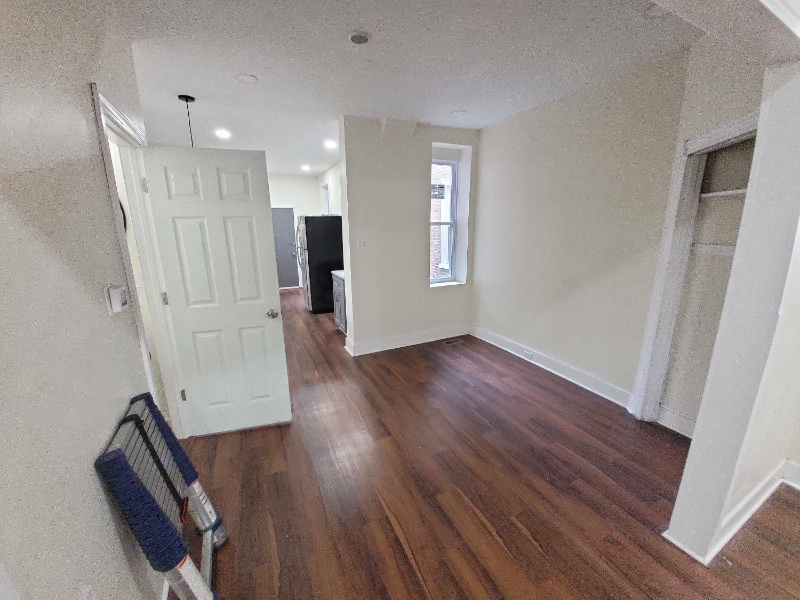 5540 Media St - Photo 2 of 13